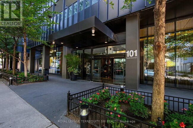 101 Charles St E in Toronto, ON - Building Photo - Building Photo