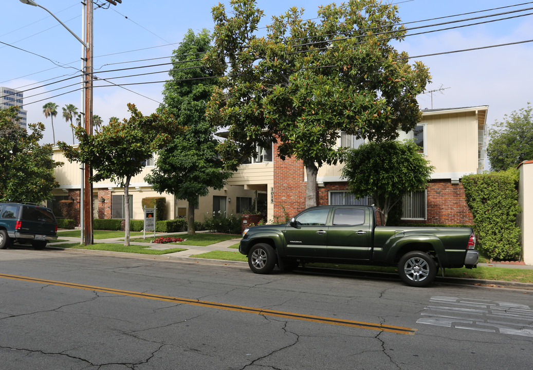 1015 N Louise St in Glendale, CA - Foto de edificio