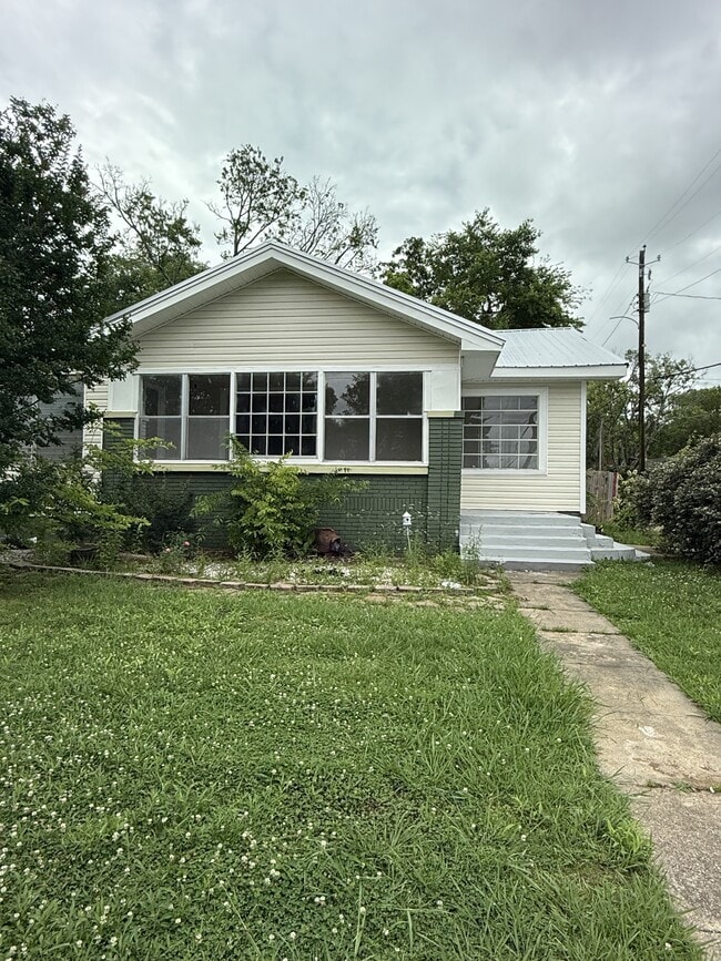 property at 1645 Woodland Ave SW