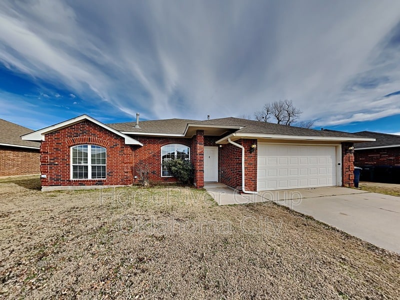 1024 Westridge Dr in Yukon, OK - Building Photo