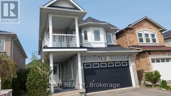 30 Deerwood Crescent in Richmond Hill, ON - Building Photo