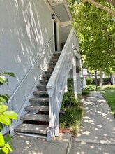 951 Bancroft Rd, Unit 209 in Concord, CA - Foto de edificio - Building Photo
