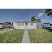 1471 NW 93rd St in Miami, FL - Building Photo - Building Photo