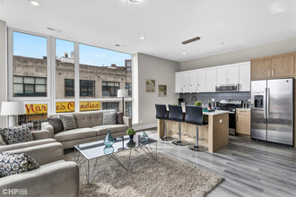 2406 W Armitage Ave in Chicago, IL - Foto de edificio - Building Photo