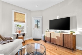 35 Somerset Ave, Unit #5A in Winthrop, MA - Building Photo - Building Photo