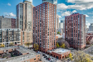 Dearborn Park High Rise 1 in Chicago, IL - Building Photo