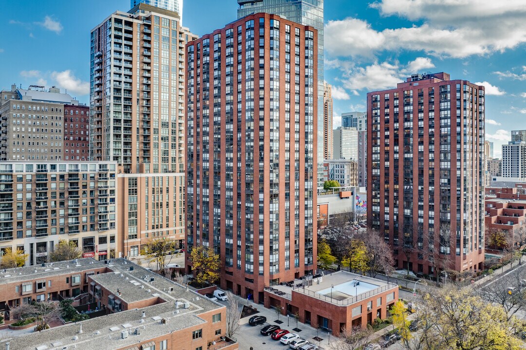 Dearborn Park High Rise 1 in Chicago, IL - Foto de edificio