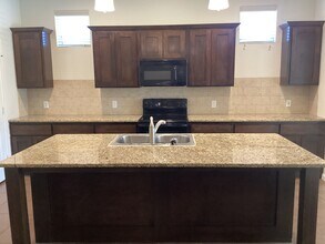 11217 NW 102nd St in Yukon, OK - Building Photo - Building Photo