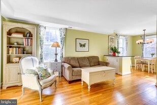 2741 S Buchanan St in Arlington, VA - Building Photo