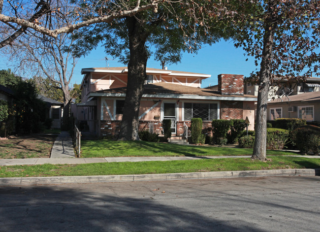 604 N Mariposa St in Burbank, CA - Foto de edificio - Building Photo