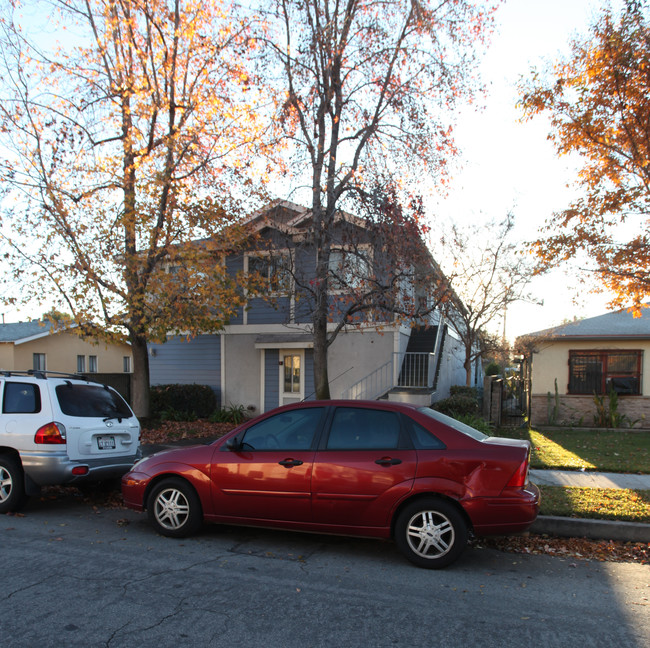 420 Thompson Ave in Glendale, CA - Foto de edificio - Building Photo