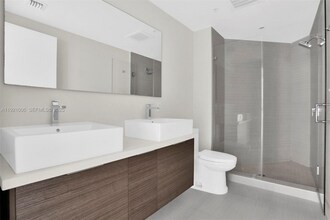 1010 SW 2nd Ave in Miami, FL - Foto de edificio - Building Photo