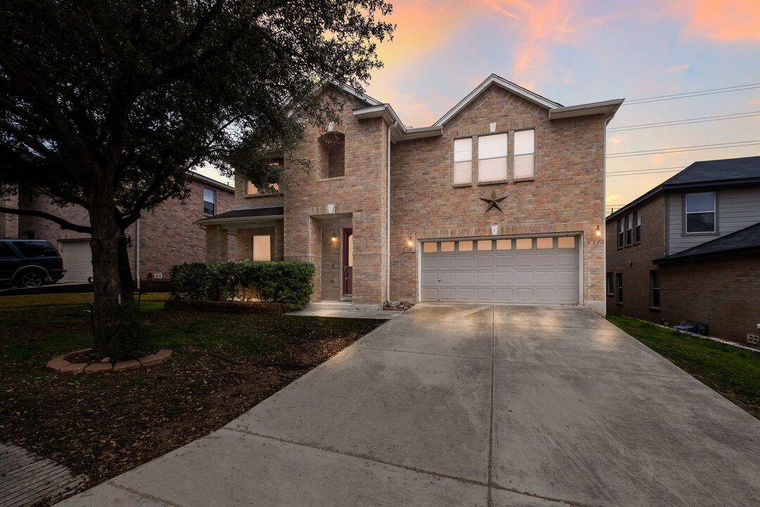 4547 Summer Fall in San Antonio, TX - Building Photo