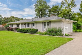 116 Westbourne Dr in Bloomfield Hills, MI - Foto de edificio - Building Photo