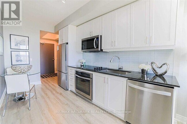 9618 Yonge St in Richmond Hill, ON - Building Photo - Building Photo