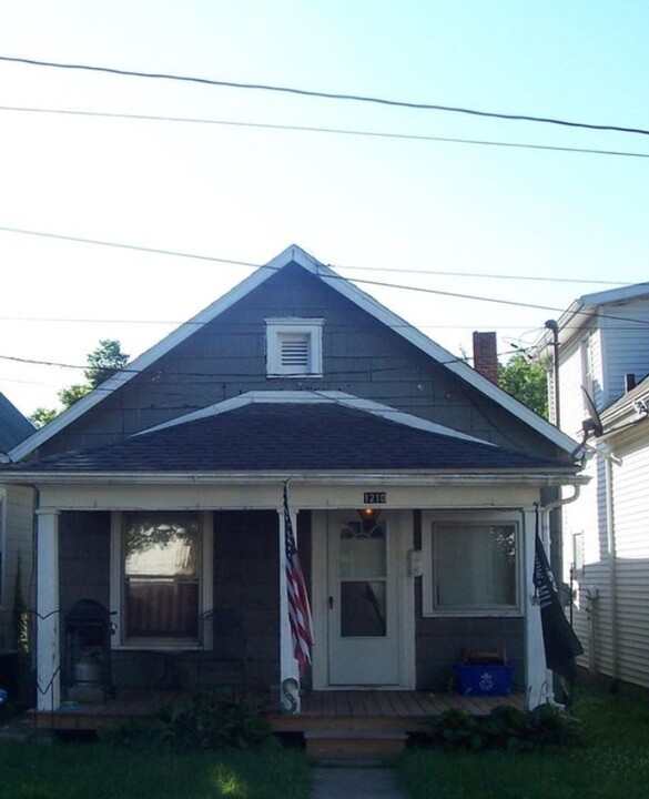 1210 Cummings St in Logansport, IN - Foto de edificio