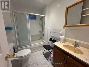 2471 Gerrard St E in Toronto, ON - Building Photo - Building Photo