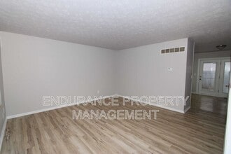 3427 Sunbury Ln in Cincinnati, OH - Building Photo - Building Photo