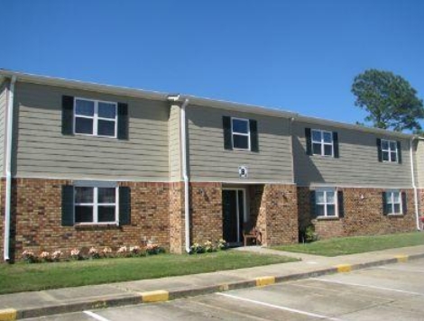 Sandhill Village in Gulfport, MS - Building Photo