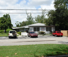 12160 NE 8th Ave in Miami, FL - Foto de edificio - Building Photo