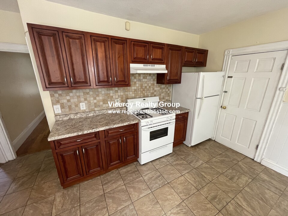 234 Cypress St, Unit #2 in Brookline, MA - Foto de edificio