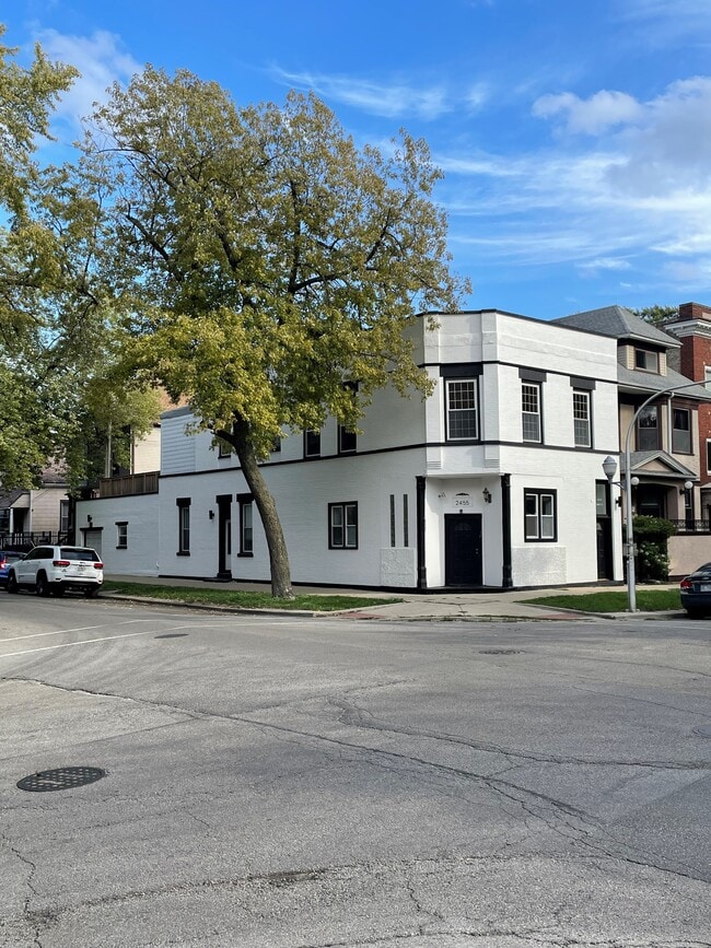 2455 N Sawyer Ave, Unit 1F