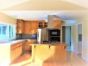 10891 Santa Teresa Dr in Cupertino, CA - Building Photo - Building Photo
