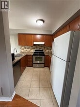 35 Cornerstone Dr in Stoney Creek, ON - Building Photo - Building Photo