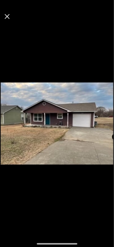 property at 302 W Cottonwood Ave