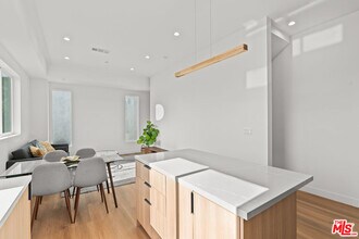 236 S Carondelet St in Los Angeles, CA - Building Photo - Building Photo