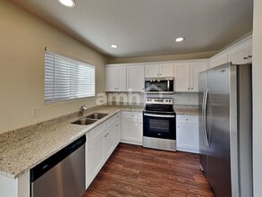 15009 W Sky Hawk Wy, Unit 2-232 in Surprise, AZ - Foto de edificio - Building Photo