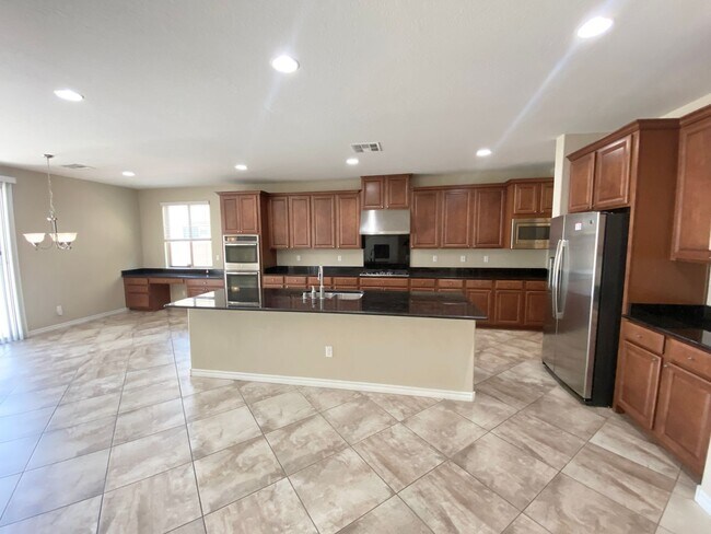 7244 White Bloom Ave in Las Vegas, NV - Building Photo - Building Photo