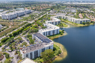 Captiva Doral Isles in Doral, FL - Building Photo - Building Photo