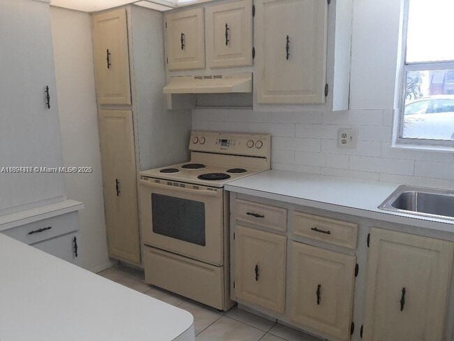 147 Lake Carol Dr in West Palm Beach, FL - Building Photo - Building Photo