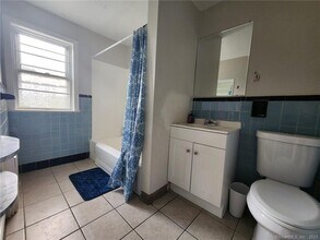 715 Burnside Ave-Unit -7 in East Hartford, CT - Building Photo - Building Photo