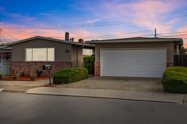 526 Redwood Ave in San Bruno, CA - Building Photo - Building Photo