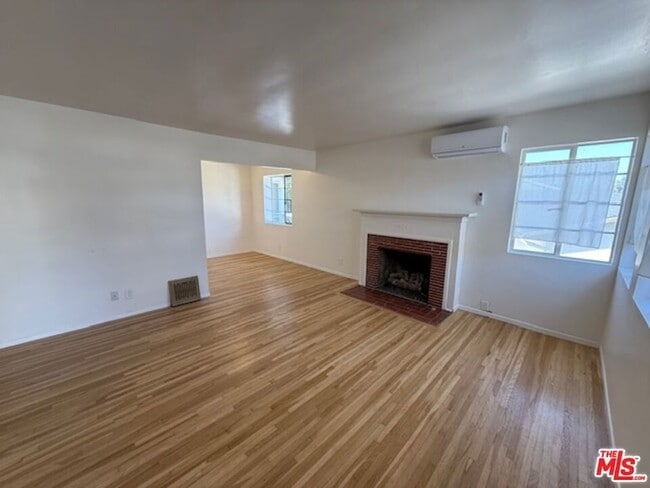 3237 Midvale Ave in Los Angeles, CA - Foto de edificio - Building Photo