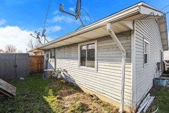 30 W Oxford St in Otterbein, IN - Building Photo - Building Photo