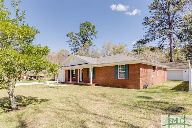 110 Pinewood Dr in Pooler, GA - Foto de edificio - Building Photo