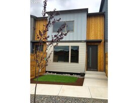 179 N 44th Pl in Ridgefield, WA - Building Photo