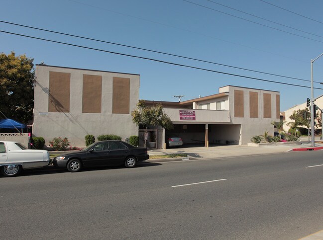 4207 Manhattan Beach Blvd in Lawndale, CA - Foto de edificio - Building Photo