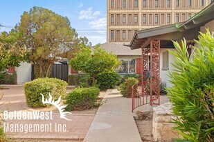 1911 W Berridge Ln in Phoenix, AZ - Building Photo