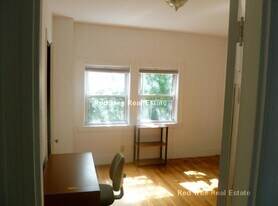 12 Verndale St, Unit 2 in Brookline, MA - Building Photo