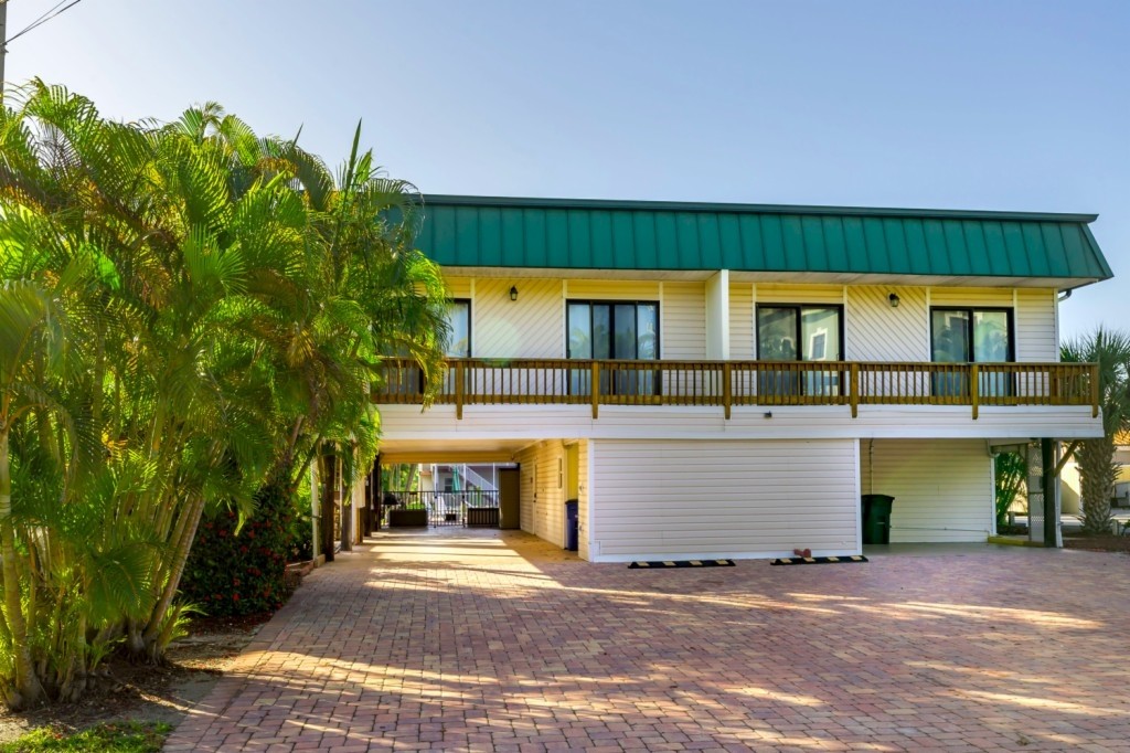 110 Bahia Via in Ft. Myers, FL - Building Photo