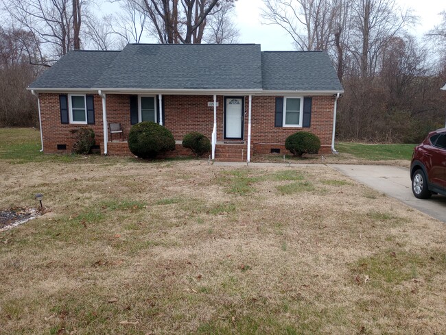 1216 Nealtown Rd in Greensboro, NC - Building Photo - Building Photo