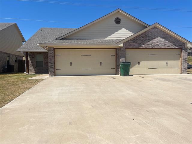 3125 Weave Ct in Granbury, TX - Building Photo