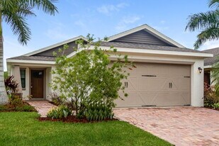 206 San Lorenzo Ct in Bradenton, FL - Building Photo