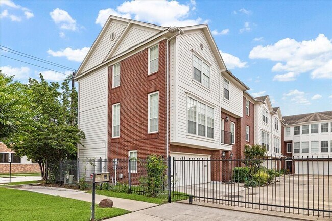 2260 La Branch St in Houston, TX - Building Photo - Building Photo