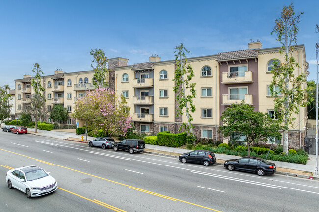 11556 Burbank Blvd in North Hollywood, CA - Foto de edificio - Building Photo