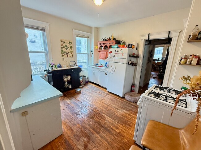 42 Long Ave, Unit 2 in Boston, MA - Building Photo - Building Photo